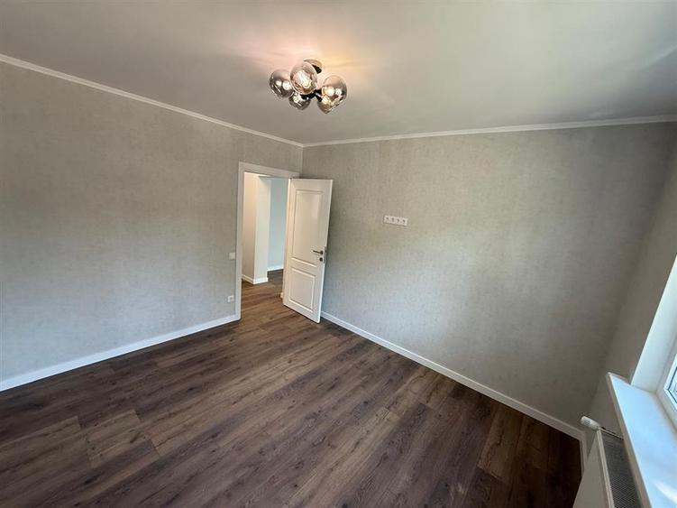 Apartament cu 3 camere semidecomandat în Tătărași
