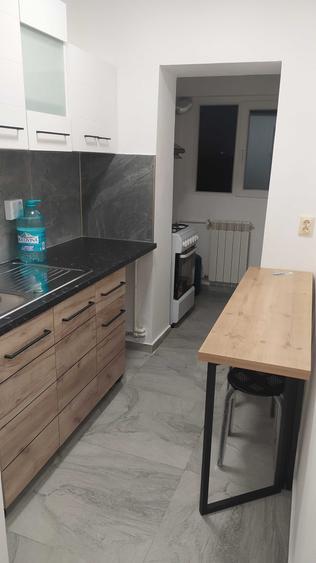Garsonieră decomandată în Far
