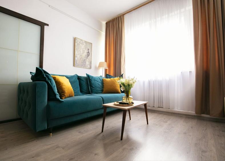 Apartament cu 2 camere semidecomandat, mobilat în Universitate