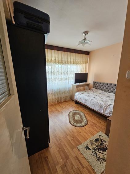 Apartament cu 3 camere decomandat în Exterior Vest