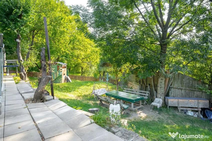 Apartament cu 3 camere decomandat în Est