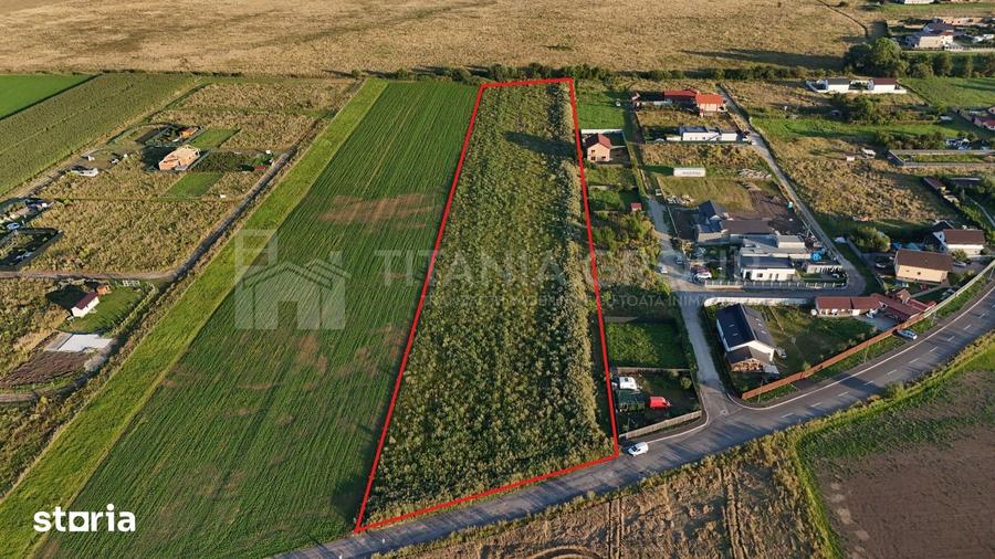 Teren de 17400 mp, în Stupini