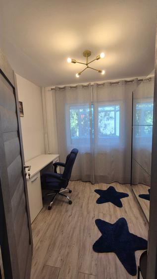Apartament cu 4 camere decomandat în Central