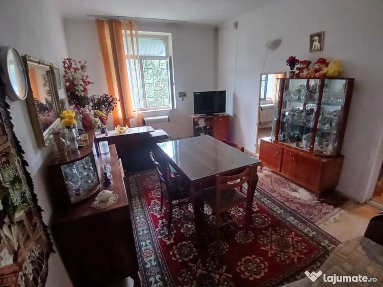 Apartament cu 2 camere decomandat în