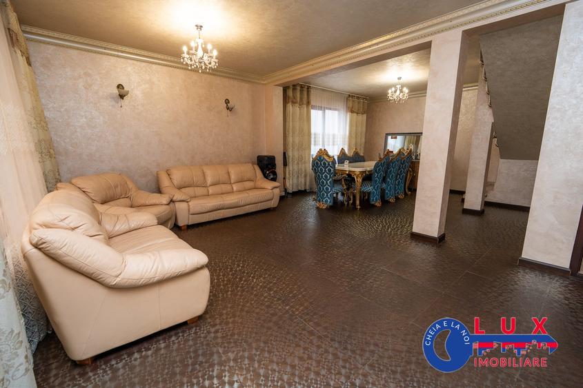 Casă individuală cu 5 camere cu Canalizare în Central