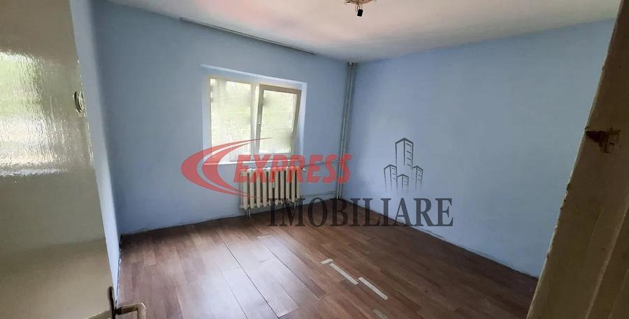Apartament cu 3 camere decomandat în Dristor