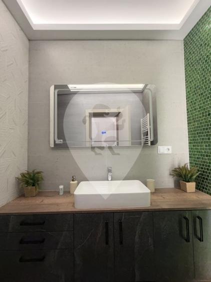 Casă individuală cu 4 camere cu Canalizare în Centrul Istoric