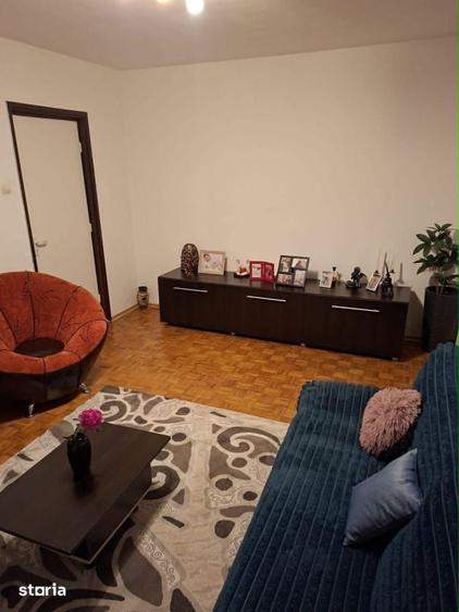 Apartament cu 3 camere semidecomandat în Astra