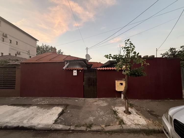 Casă cu 3 camere în Central