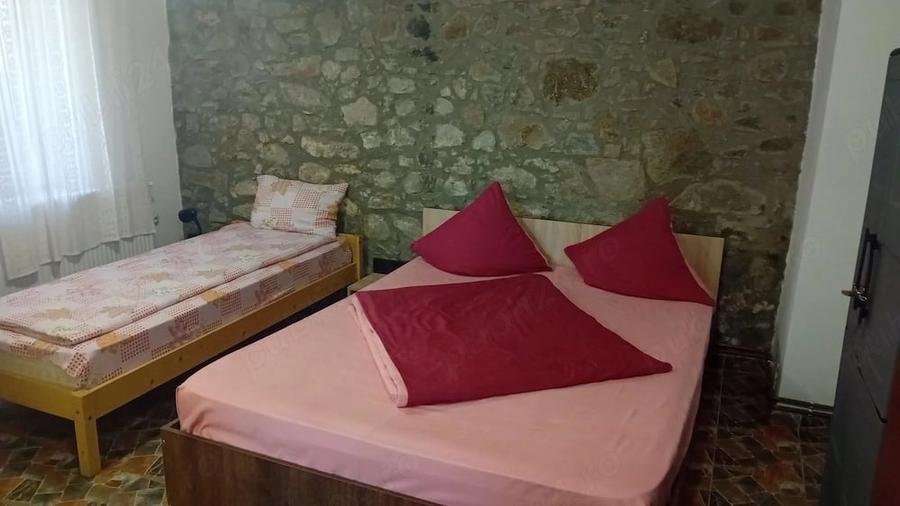 Casă cu Teren 700 Mp în Sasca Montană
