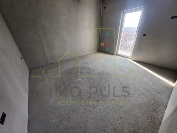 Apartament cu 3 camere semidecomandat în Girocului