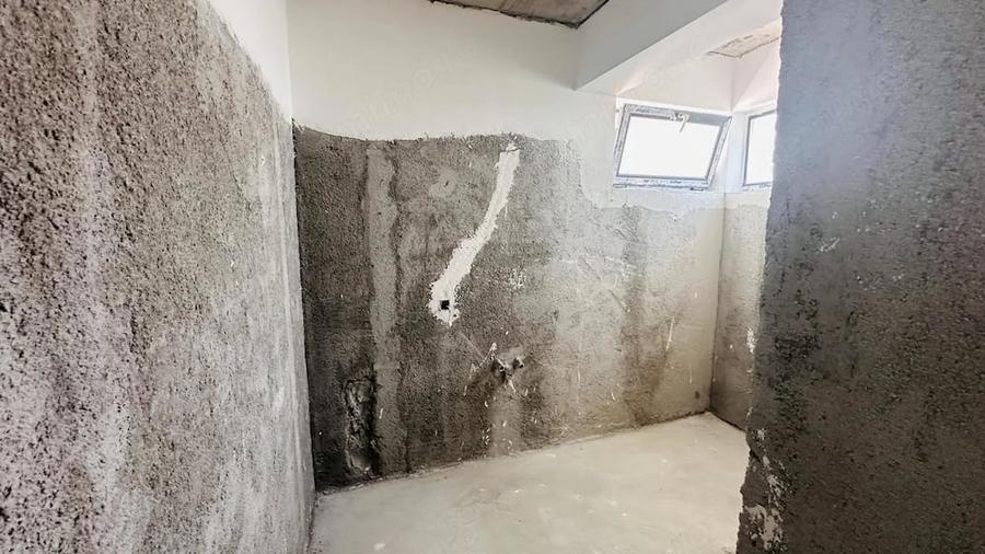 Casă cu 7 camere cu Teren 225 Mp în Chiajna