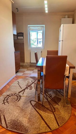 Apartament cu 3 camere decomandat în Bucovina