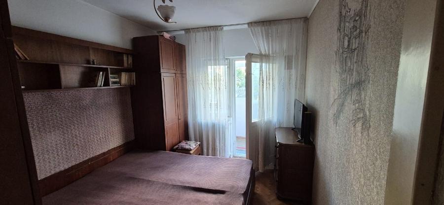 Apartament cu 3 camere decomandat, mobilat în Podul de Fier