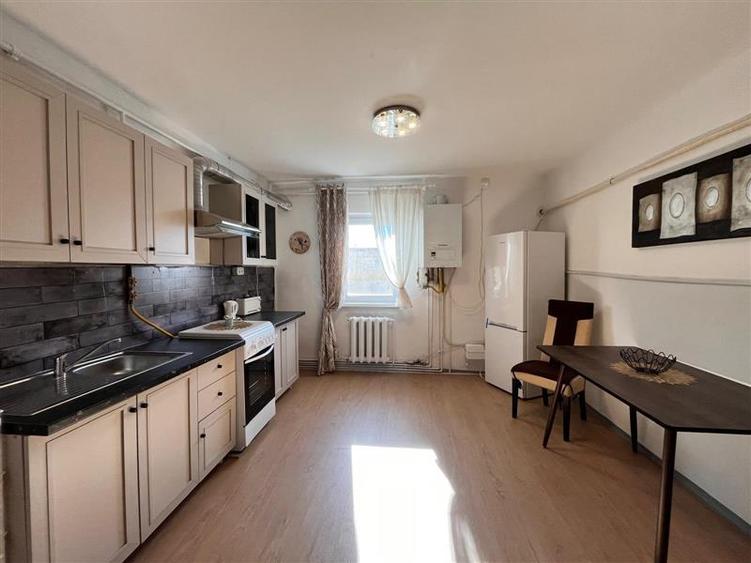 Apartament cu 2 camere semidecomandat, mobilat în Central