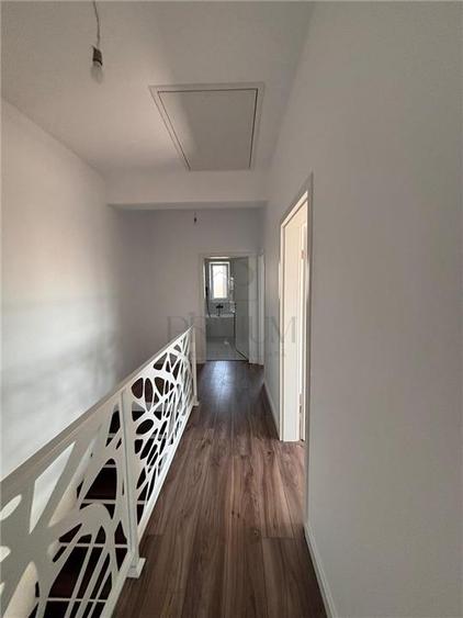 Duplex cu 5 camere cu Canalizare în Moșnița Nouă