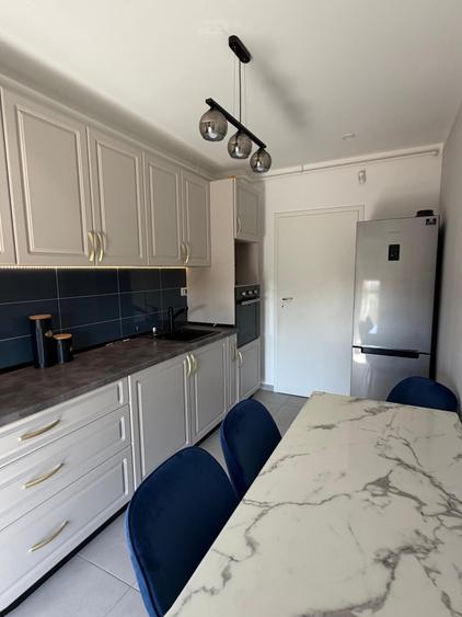 Apartament cu 2 camere decomandat, mobilat în Central