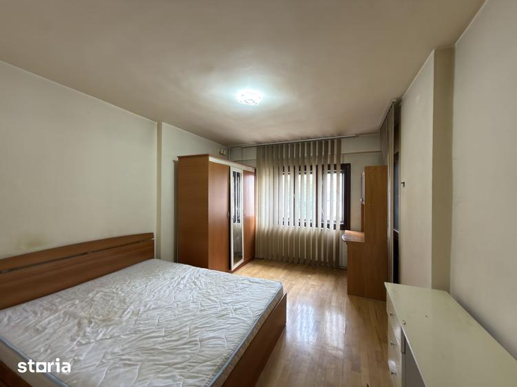 Apartament cu 3 camere decomandat în Crișan