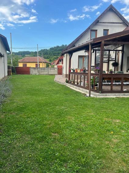 Casă cu Teren 600 Mp în Central