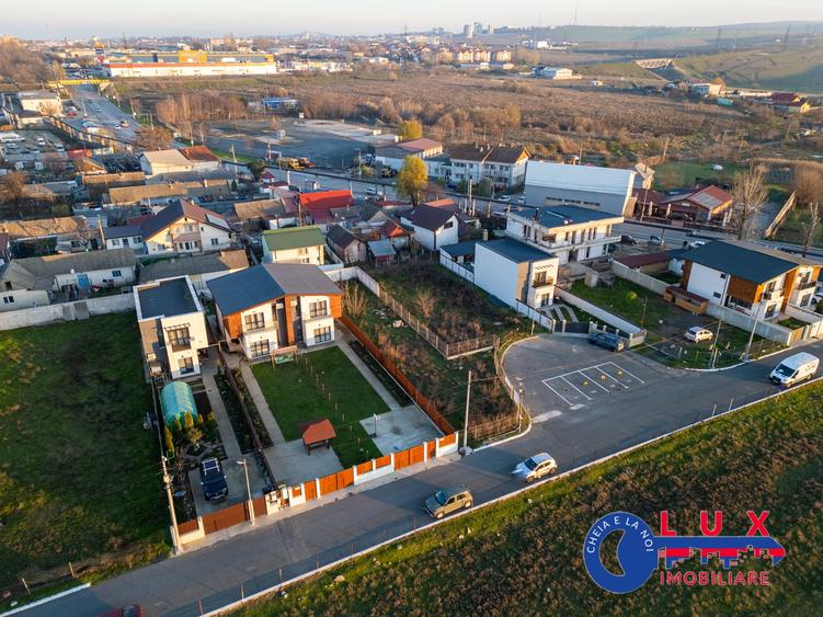 Duplex cu 4 camere cu Canalizare în Vest