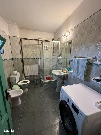 Casă cu 5 camere cu Teren 1039 Mp în Rovine