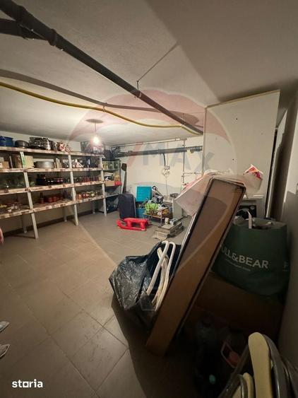 Casă cu 5 camere cu Teren 946 Mp în Golești