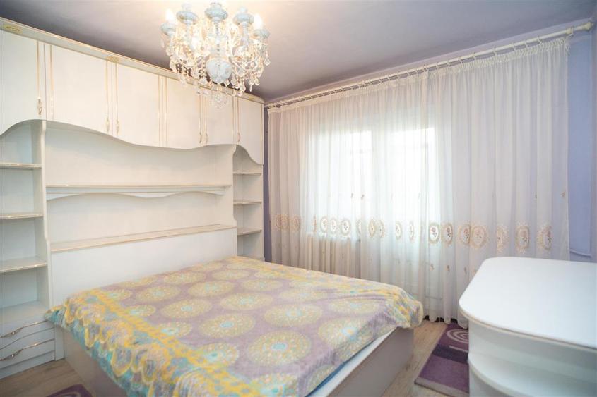 Apartament cu 3 camere decomandat în Nufărul