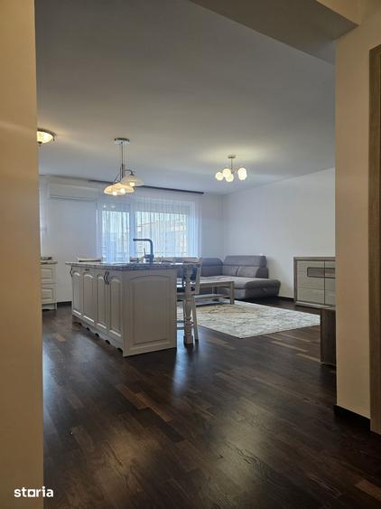 Apartament cu 3 camere în Tractorul