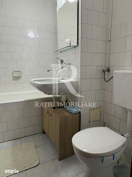 Apartament cu 3 camere semidecomandat în Cantemir