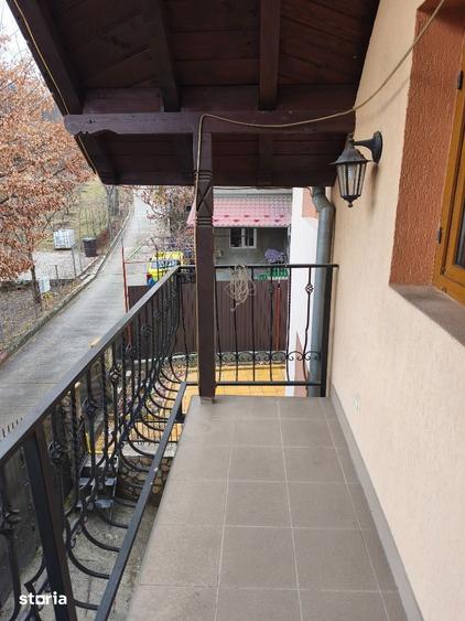 Casă cu 5 camere cu Teren 145 Mp în Vlădesti