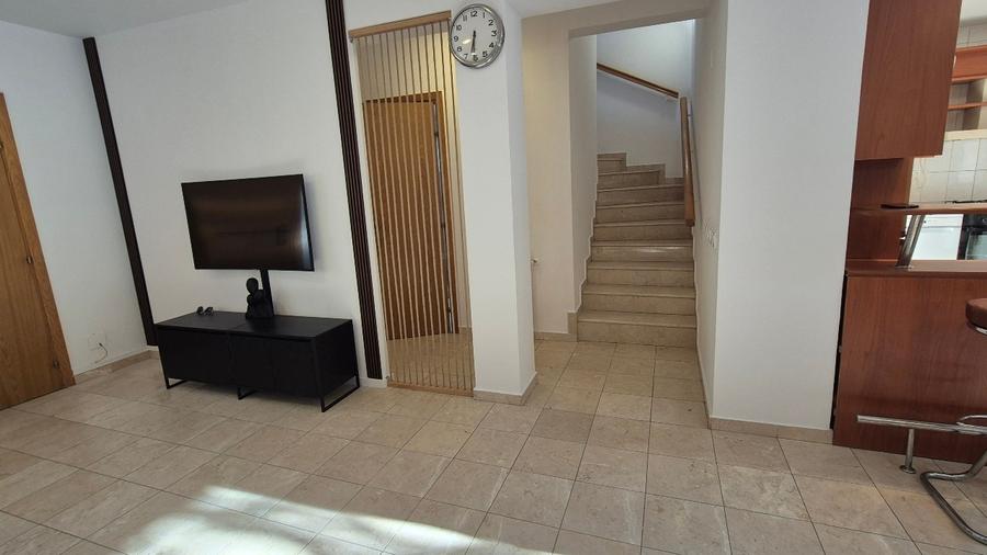 Duplex cu 5 camere cu Canalizare în Central
