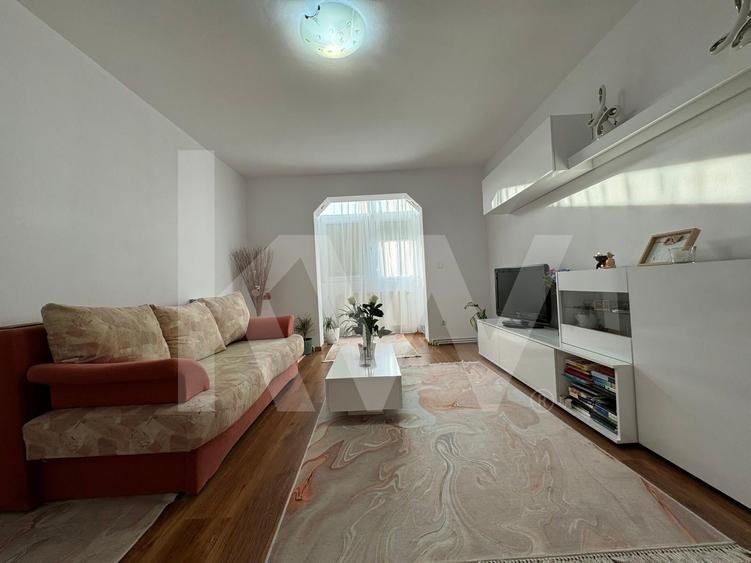 Apartament cu 3 camere semidecomandat, mobilat în Mihai Viteazul