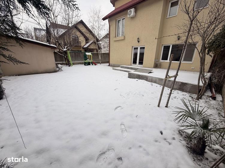 Casă cu 4 camere cu Canalizare în Central