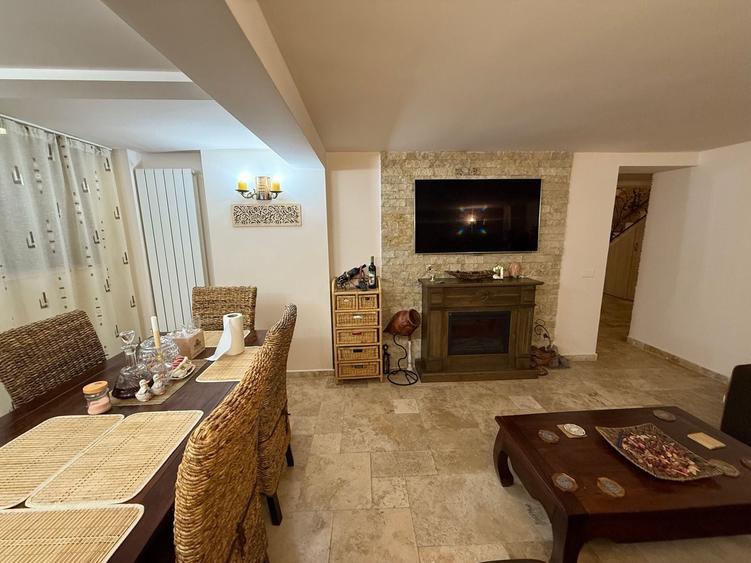 Apartament cu 4 camere decomandat, mobilat în Ștefan cel Mare