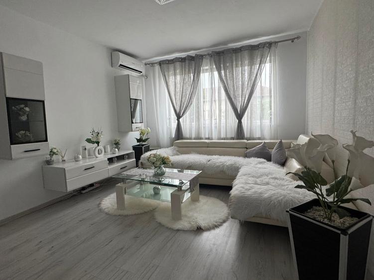 Apartament cu 3 camere semidecomandat în Spitalul Județean