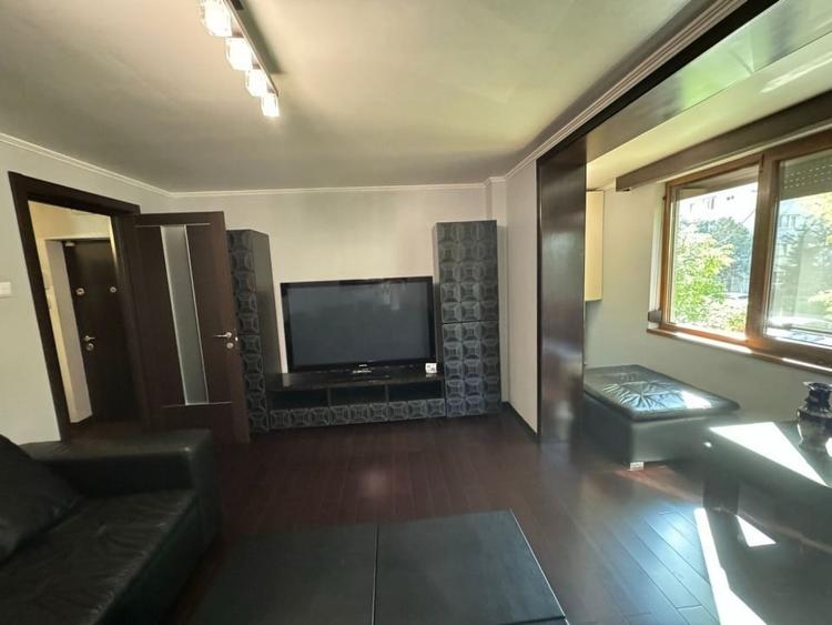 Apartament cu 3 camere decomandat, mobilat în Cornișa