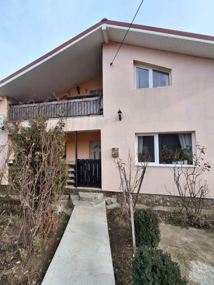 Casă individuală cu 6 camere cu Canalizare în Tomești