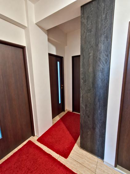 Apartament cu 3 camere semidecomandat în Florești