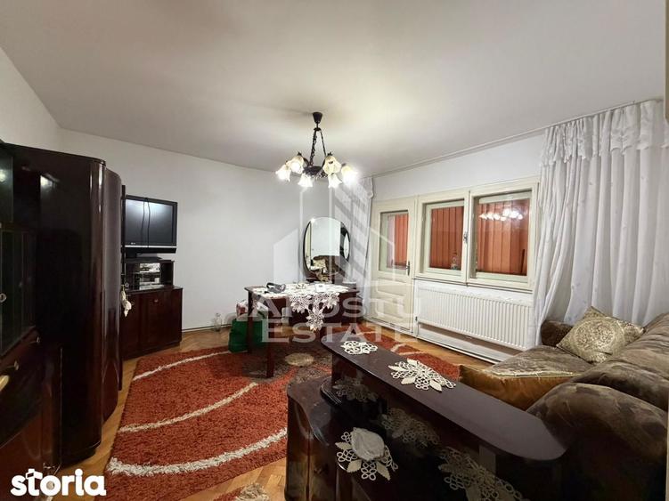 Apartament cu 3 camere decomandat, mobilat în Girocului