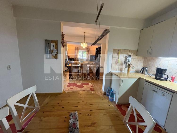 Duplex cu 6 camere cu Canalizare în Central