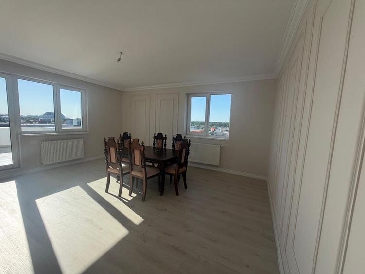 Apartament cu 3 camere decomandat în Exterior Vest