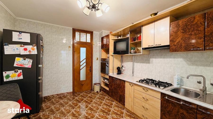 Apartament cu 4 camere decomandat în Piața Centrală
