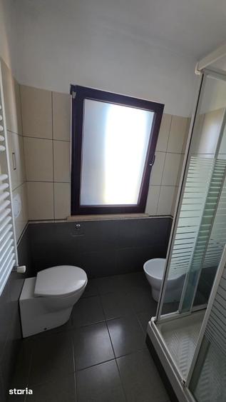 Casă cu 6 camere cu Teren 231 Mp în Obor