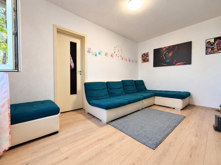 Apartament cu 3 camere, mobilat în P-ța Doina