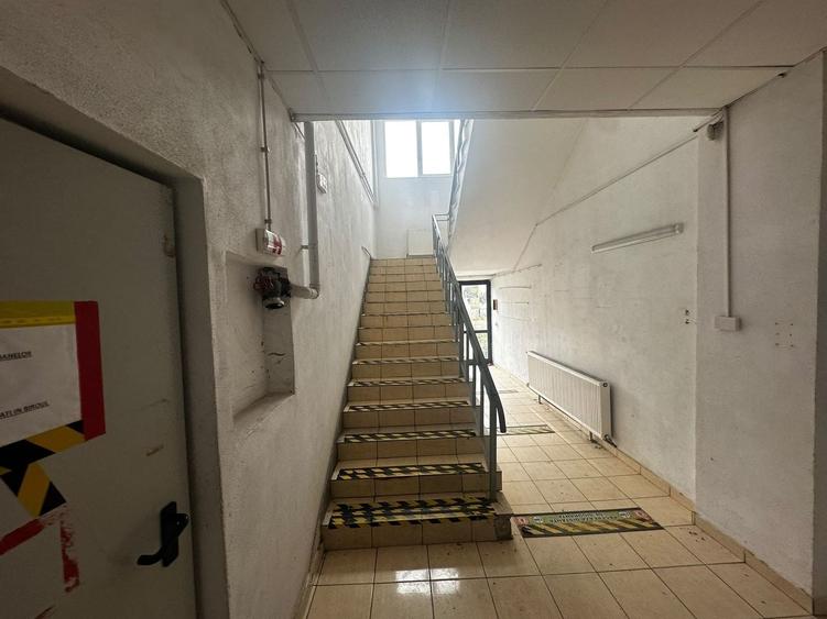 Birou, de 385 mp, în Central