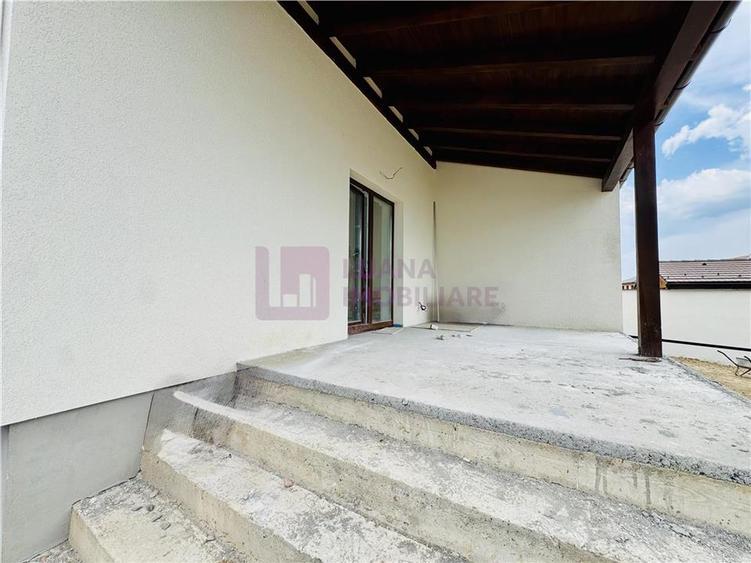 Duplex cu 4 camere cu Canalizare în Central