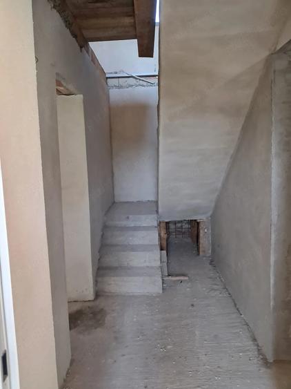 Casă cu Teren 1000 Mp în Veseud (Slimnic)