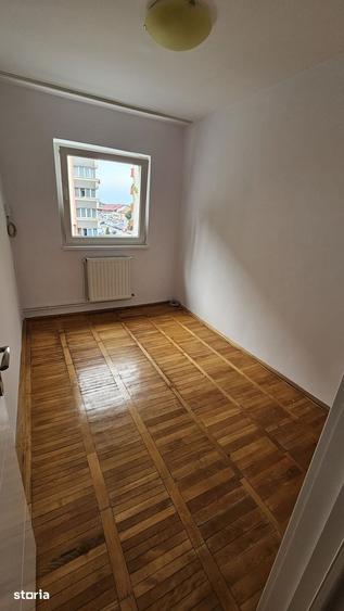 Apartament cu 3 camere în Semicentral