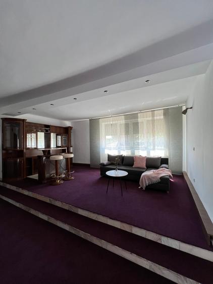 Apartament cu 4 camere decomandat în Central