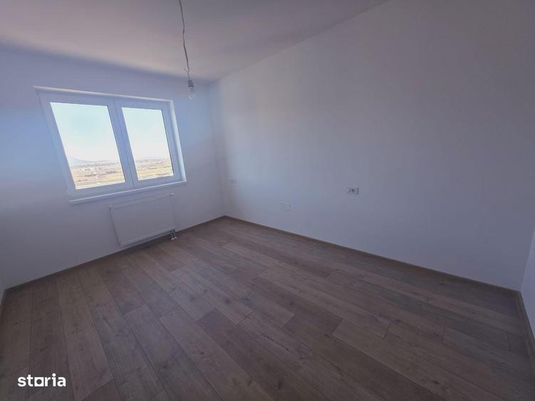 Apartament cu 3 camere decomandat în Tractorul — fotografia 3